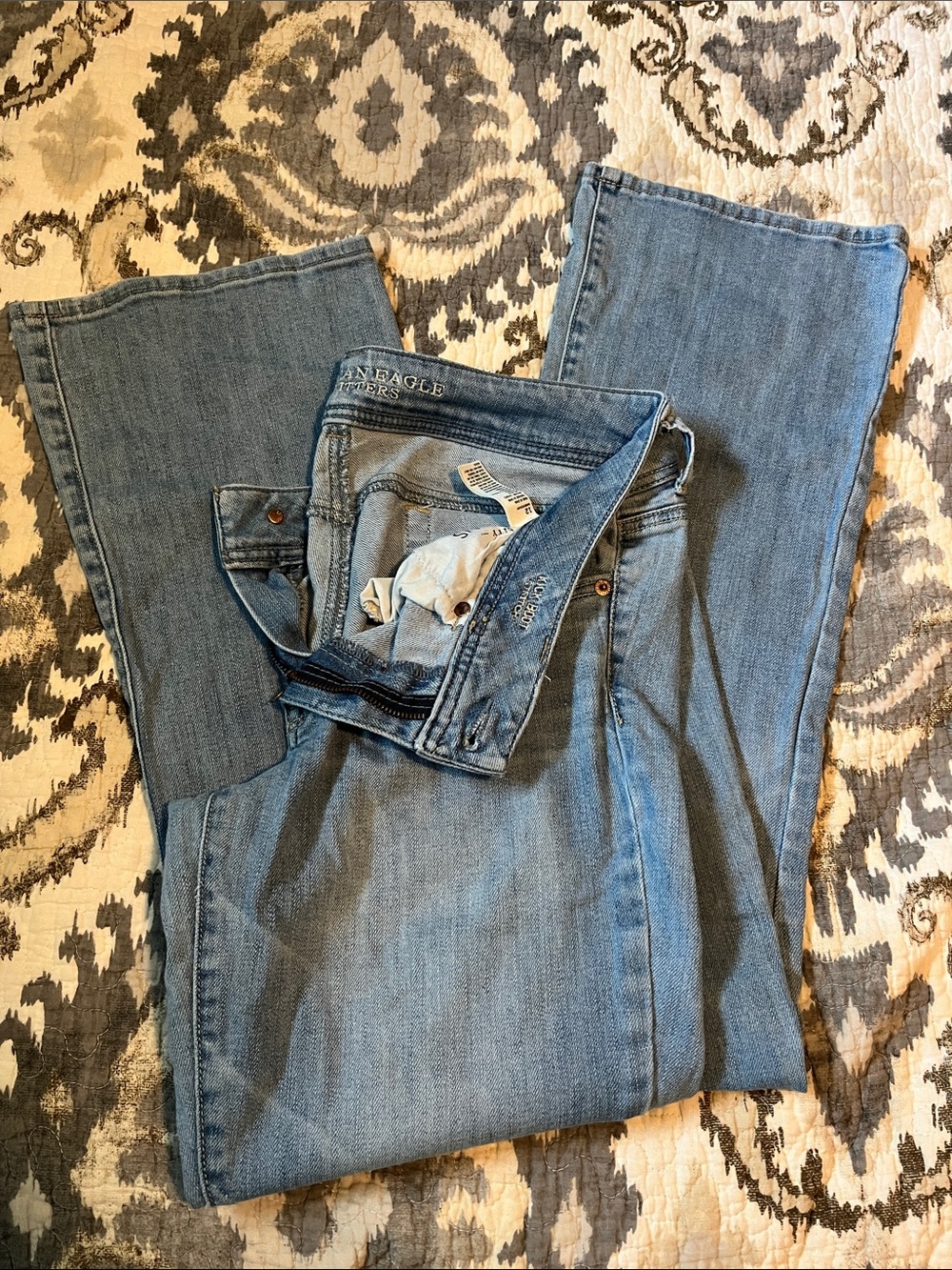 American Eagle Outfitters Women’s Light Blue Straight Leg Jeans